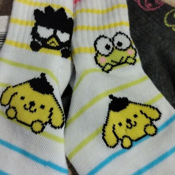 Hello Kitty and Friends 2 Pairs Grey Colorful Prints Mid Crew Socks NWT - Picture 3 of 15